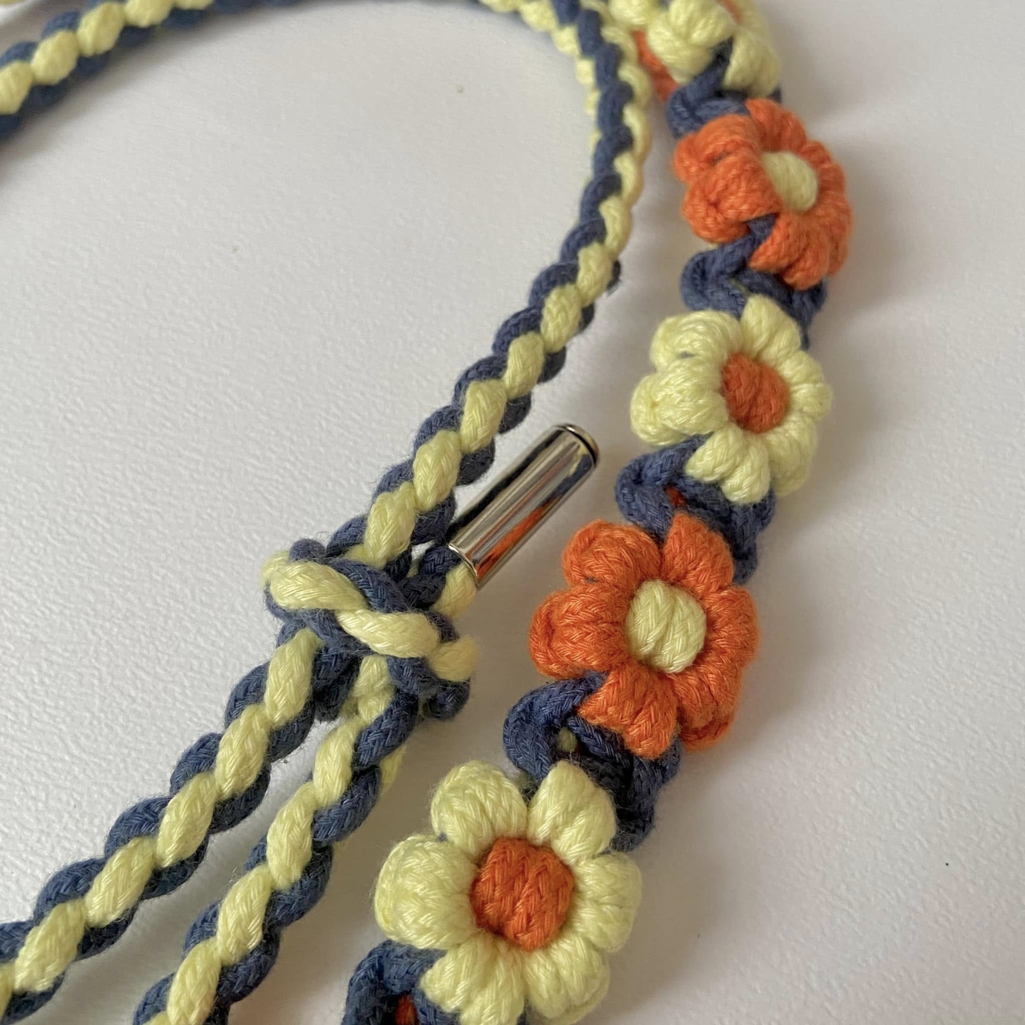 [Tặng thẻ cài ĐT] Dây đeo hoa đa năng Điện thoại/ Thẻ vp/ Máy ảnh điều chỉnh độ dài Macrame handmade B Bee